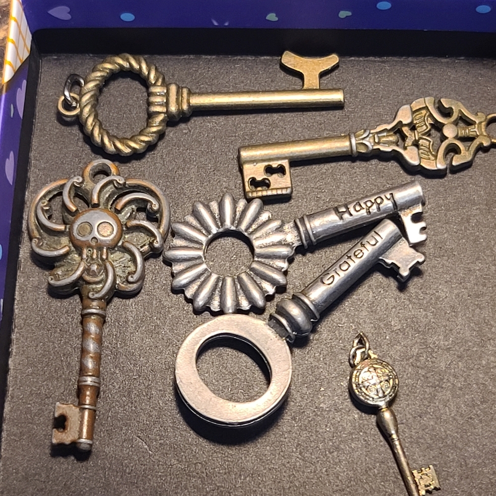 6 mixed keys different sizes